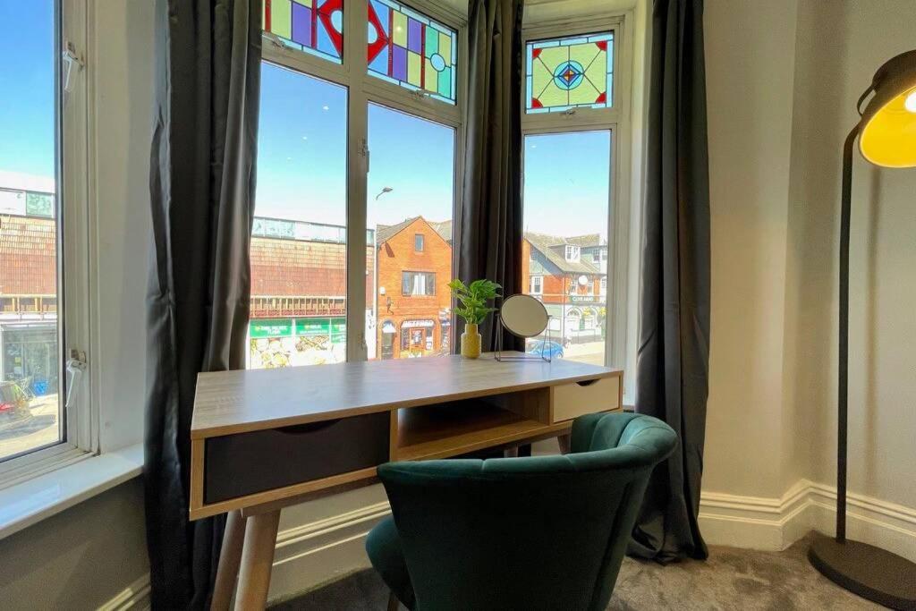 קארדיף Large House Near Victoria Park For Groups, 10 Mins Bus To City Centre מראה חיצוני תמונה