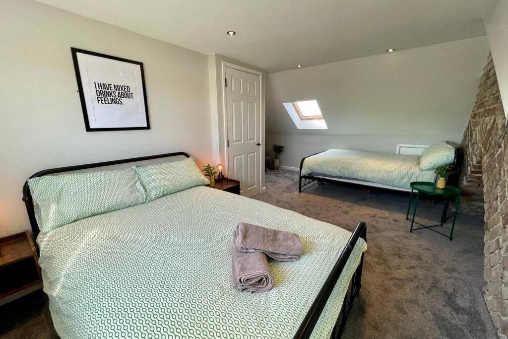 קארדיף Large House Near Victoria Park For Groups, 10 Mins Bus To City Centre מראה חיצוני תמונה