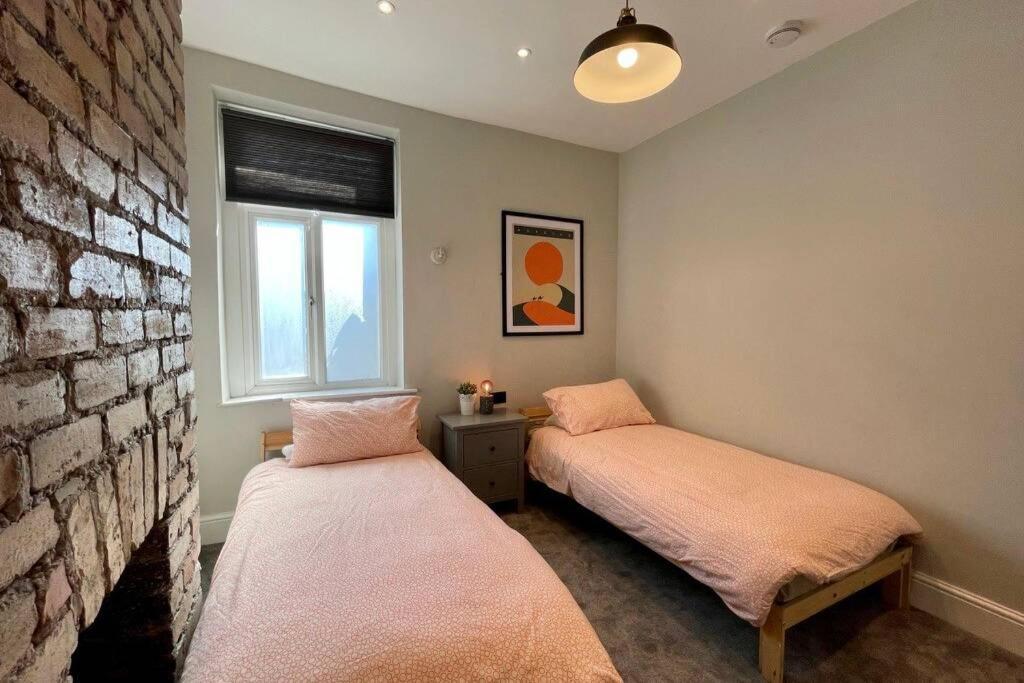 קארדיף Large House Near Victoria Park For Groups, 10 Mins Bus To City Centre מראה חיצוני תמונה