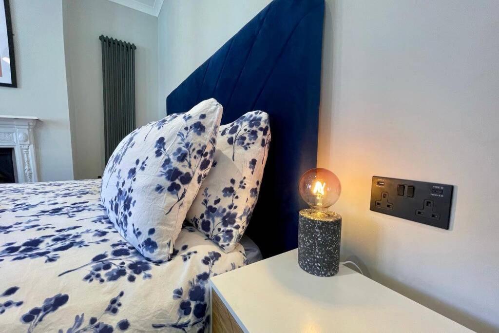 קארדיף Large House Near Victoria Park For Groups, 10 Mins Bus To City Centre מראה חיצוני תמונה