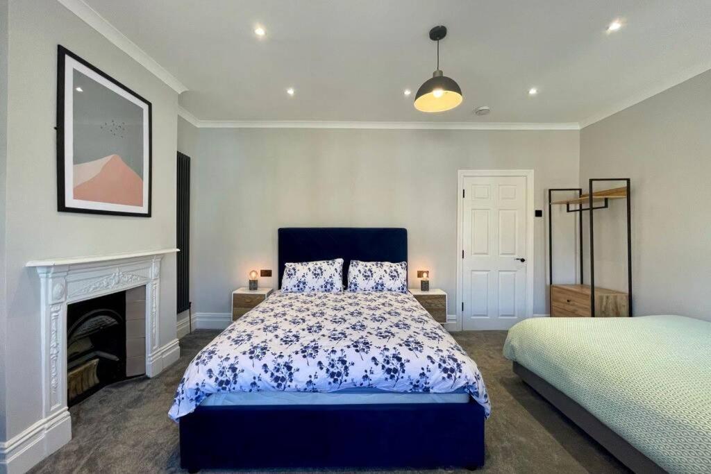קארדיף Large House Near Victoria Park For Groups, 10 Mins Bus To City Centre מראה חיצוני תמונה