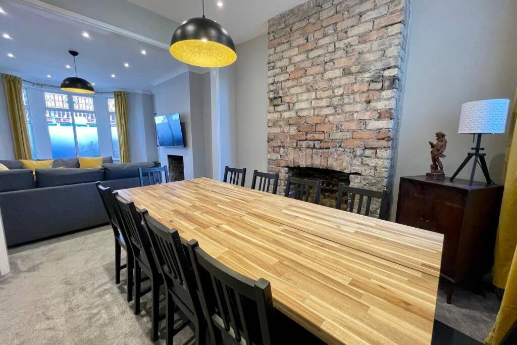קארדיף Large House Near Victoria Park For Groups, 10 Mins Bus To City Centre מראה חיצוני תמונה