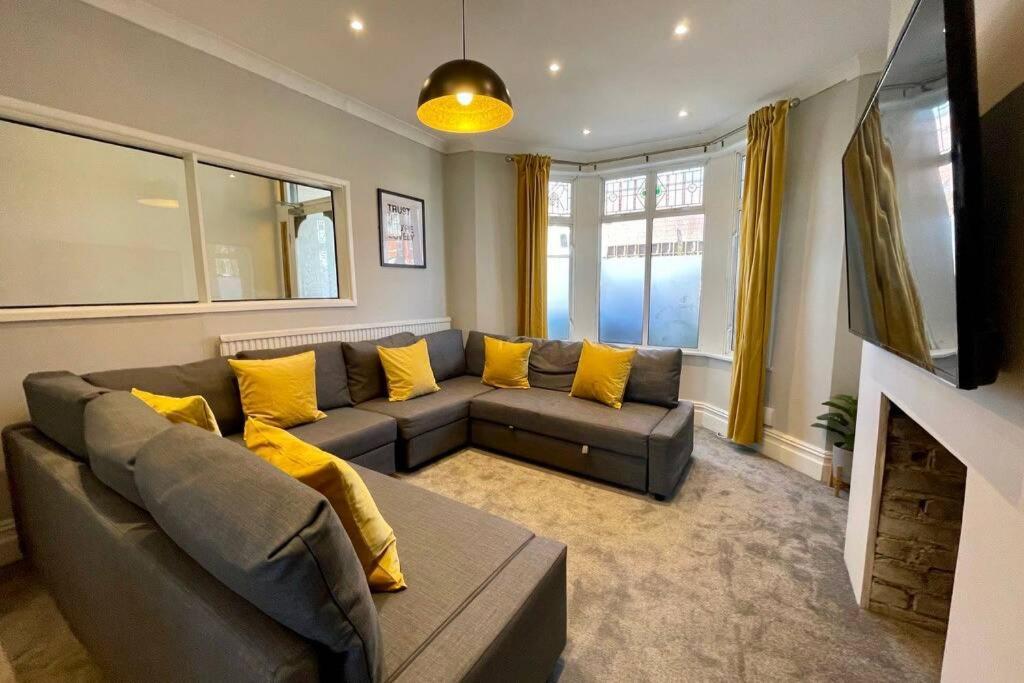קארדיף Large House Near Victoria Park For Groups, 10 Mins Bus To City Centre מראה חיצוני תמונה
