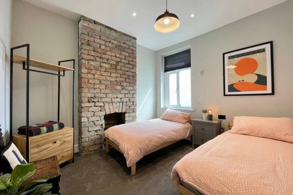 קארדיף Large House Near Victoria Park For Groups, 10 Mins Bus To City Centre מראה חיצוני תמונה