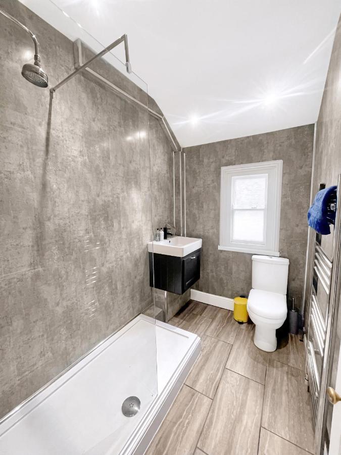 קארדיף Large House Near Victoria Park For Groups, 10 Mins Bus To City Centre מראה חיצוני תמונה